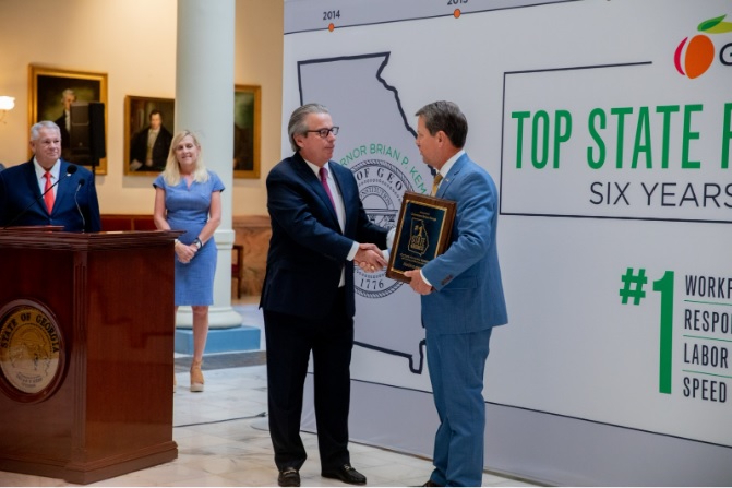 Governor Kemp Recieving Award